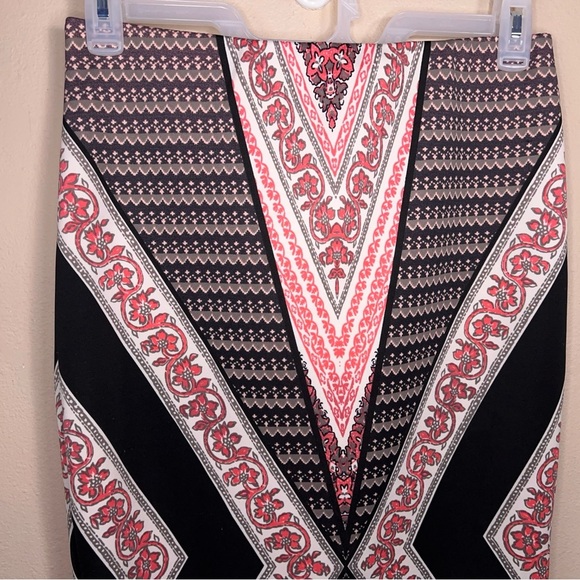 XL Fitted By And By Pencil Skirt Geometric Print Stretch Black White Coral Boho - Picture 9 of 12